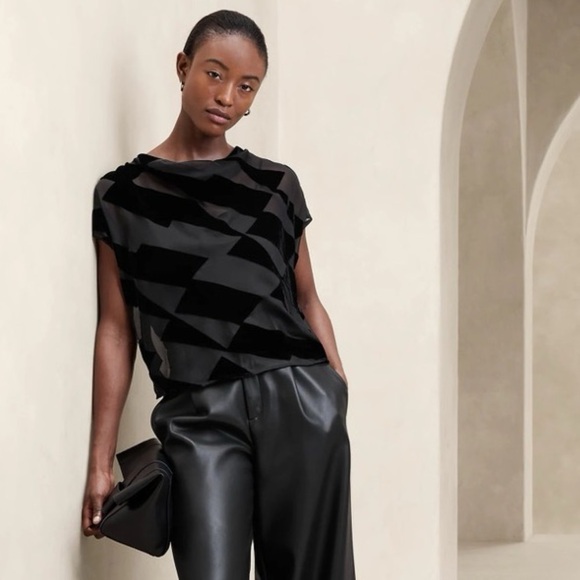 Banana Republic Tops - NWT! Banana Republic Black Burnout Velvet Blouse - 822815 XL 🗺️